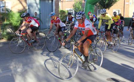 Imagen Aficionados al ciclismo más retro ruedan por Los Monegros