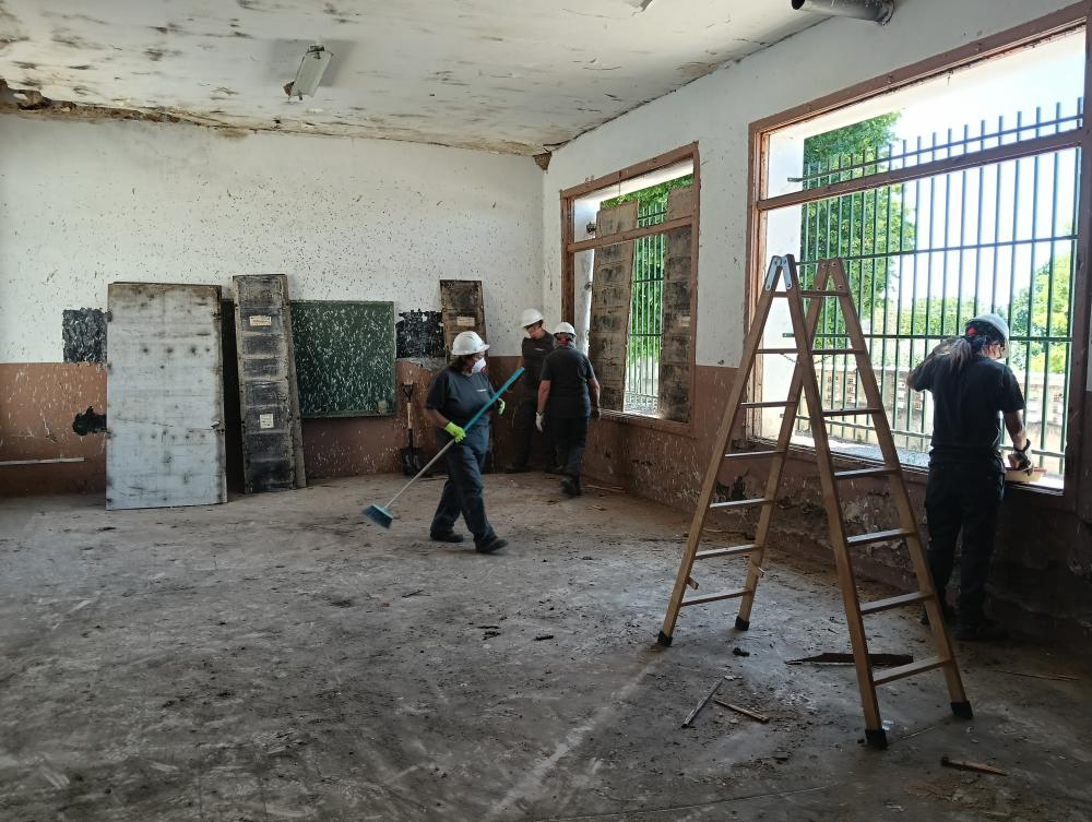 Imagen Almuniente avanza en la rehabilitación de las antiguas escuelas