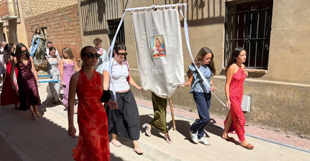 Imagen Almuniente vive con participación y buen ambiente el día grande de sus fiestas
