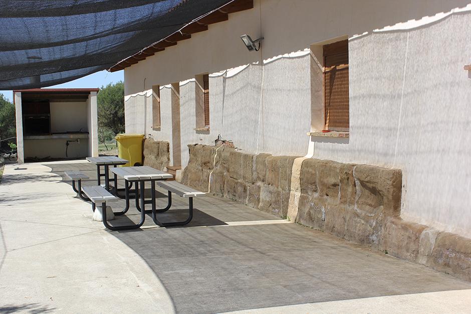 Imagen: El refugio está equipado con zona exterior, barbacoa, salón-comedor y cocina.