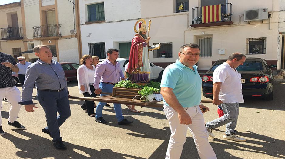 Imagen Chupinazo de indios y vaqueros en el inicio de las fiestas de Almuniente